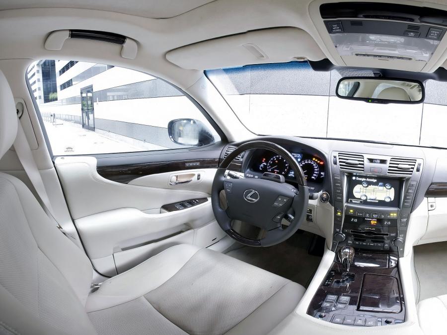  Lexus LS600h 2007 года  (EU) (фото 2 из 16)